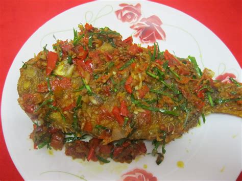 Dari Dapur Maklong: Ikan Tilapia Merah Goreng Berlada