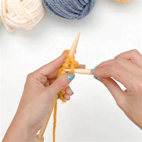 How to Knit Stitch for Beginners [5 Easy Steps]