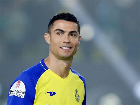 "Carrying Al Nassr on his shoulders"- Fans react as Cristiano Ronaldo ...