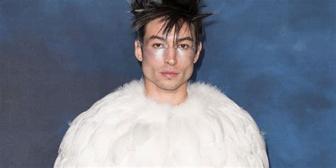 Fantastic Beasts star Ezra Miller dresses like Harry Potter's owl ...