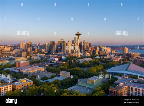 The downtown Seattle, Washington skyline at sunset Stock Photo - Alamy