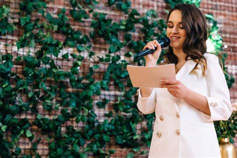 7 Tips For Writing An Amazing Wedding Speech, According To Experts