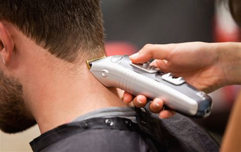 8 Best Cordless Hair Clippers For Professionals & Beginners