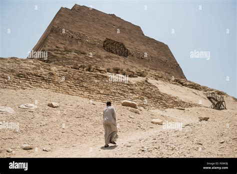 Beni Suef, Egypt. 10th Aug, 2015. An Egyptian guide walks towards the ...