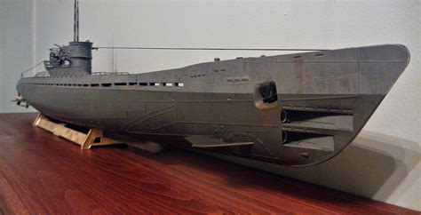 German Submarine Type IX C/40 -- Plastic Model Military Ship Kit -- 1/ ...