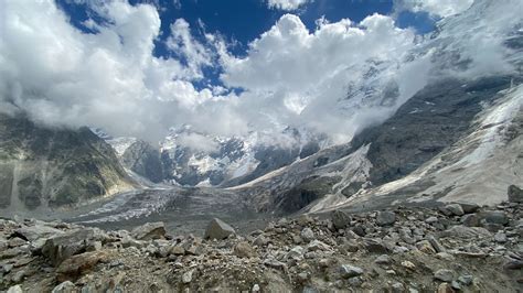 White Clouds over the Mountain · Free Stock Photo