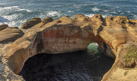 Your Guide to Devils Punchbowl State Natural Area in Oregon