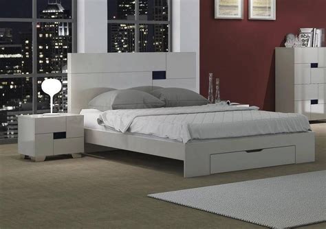 20 Awesome White Lacquer Bedroom Set