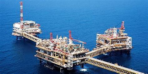 Shell Invests $1.5 Billion in Qatari Liquefied Gas Project - Bloomberg