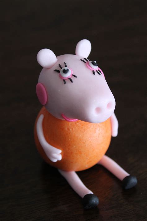 Peppa Pig Mummy Pig Cake Topper with Homemade Marshmallow Fondant