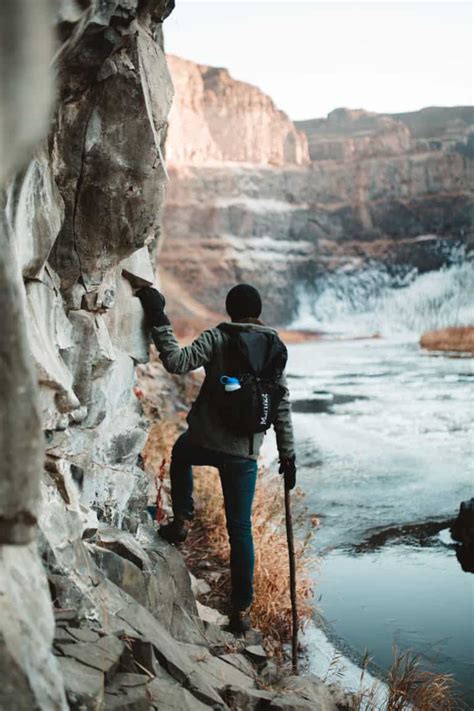 What To Expect From A Sunrise Hike At Palouse Falls - The Mandagies