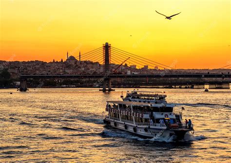 Premium Photo | The golden horn at sunset istanbul