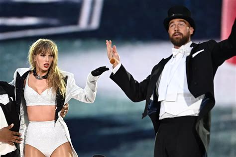 Travis Kelce Celebrates with Taylor Swift's Mom After Onstage Surprise — Which Her Dad 'Didn't ...