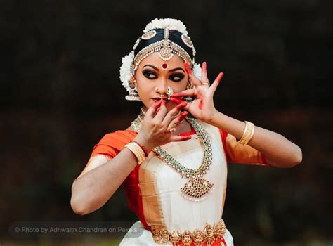 7 Indian Traditional Dance Forms with States