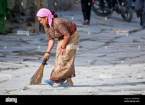 Jomsom trekking hi-res stock photography and images - Alamy