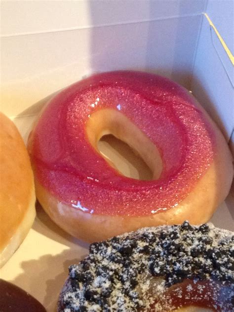 Are you serious? A pink glittery glossy glazed doughnut?? | Yemek, Aşçılık, Pastaneler