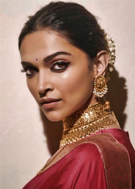 #DeepikaPadukone #Bollywood #BollywoodActress #Desi #Saree #Fashion ...