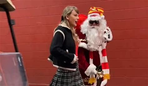 Taylor Swift walks with santa claus to the stadium after jetting down ...