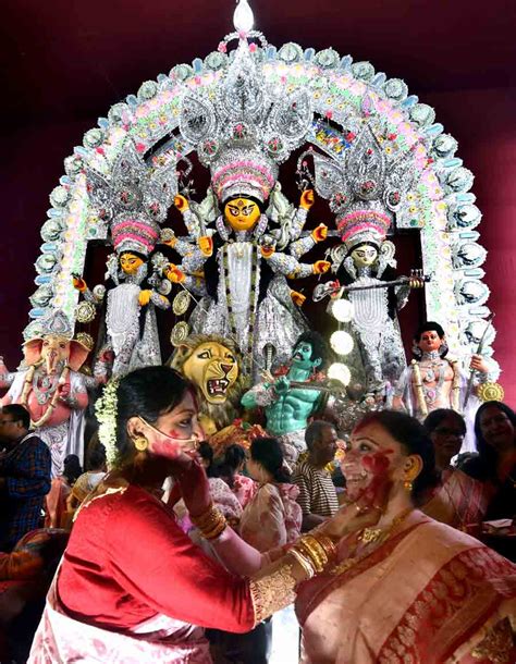 Kolkata news | In pictures: Women engage in ‘sindoor khela’ across Kolkata on Dashami ...