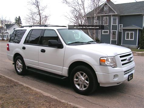 Ford Expedition White Photo Gallery #1/9