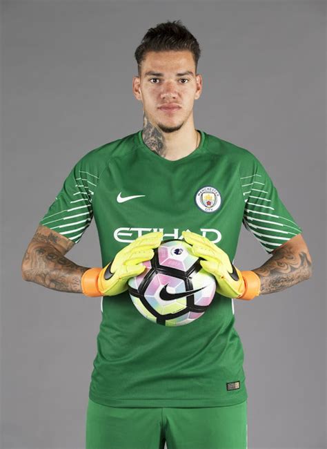 Outstanding Nike Manchester City 17-18 Goalkeeper Kit Released - Footy ...