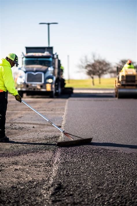 How Are Asphalt Paving and Sealcoating Different?