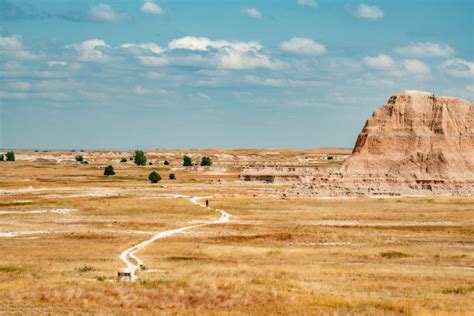 CASTLE TRAIL: Epic Hike in Badlands National Park (+ Photos)