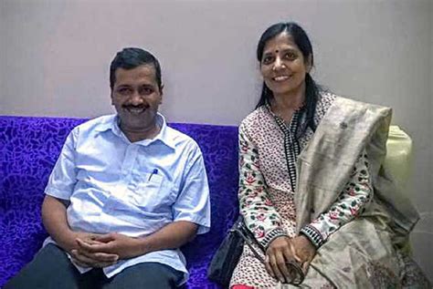 Delhi CM Wife Sunita Kejriwal Admitted to Hospital For COVID-19 Treatment