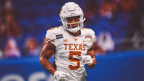 How much will Bijan Robinson help Texas Longhorns offense?