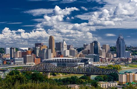 Cincinnati skyline from Devou Park, Covington, KY | Cincinnati skyline ...