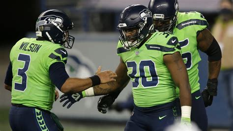 Wilson throws for 2 TDs, Seahawks hold off Cardinals 28-21