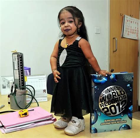 Jyoti Amge, la femme la plus petite du monde [vidéo] - 2Tout2Rien