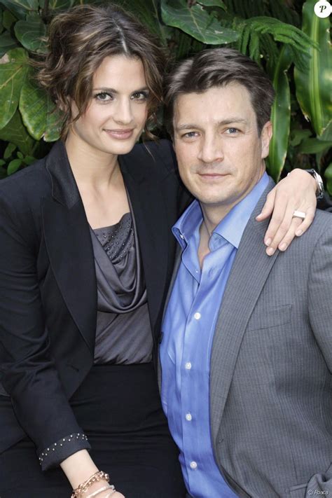 Stana Katic et Nathan Fillion lors d'une conférence de presse pour Castle à Beverly Hills, le 9 ...