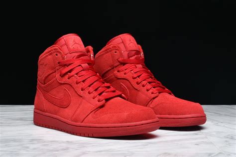 NIKE AIR JORDAN 1 RETRO HIGH ALL RED OCTOBER SUEDE 705300 603 | Air jordans, Jordan 1 retro high ...