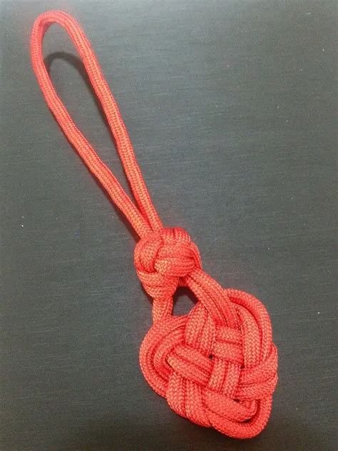 25 DIY Paracord Keychain Ideas with Instructions