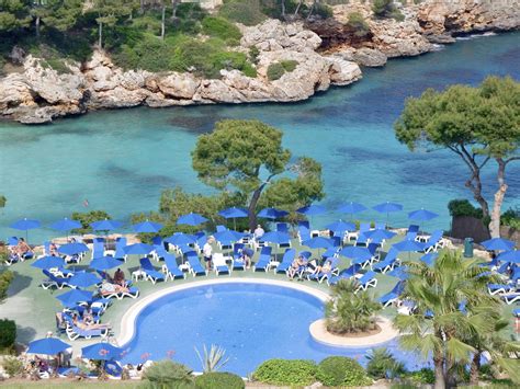 This is the pool at Hotel Inturotel Cala Esmeralda, Cala d'Or, Mallorca/Majorca. I think it's a ...