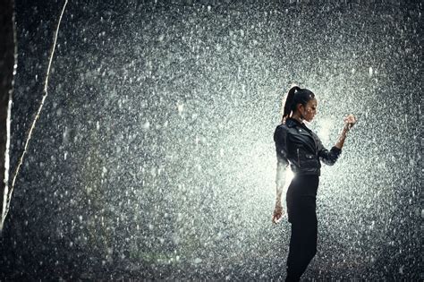 How to Shoot Magical Portraits in the Pouring Rain | Rainy photos, Rain photography, Rainy ...