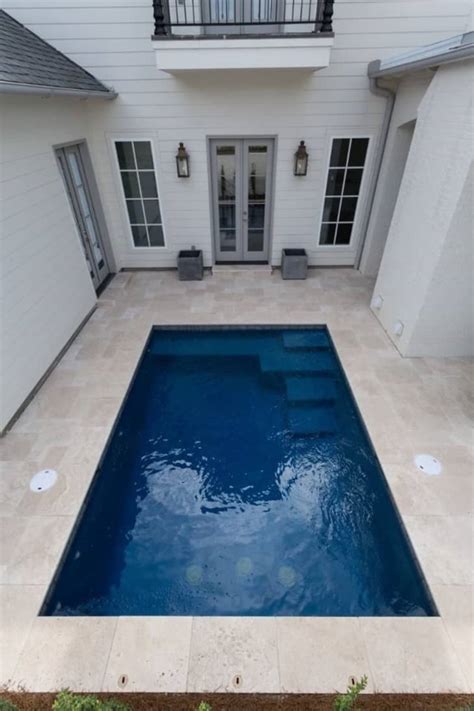 9 Cool Black Bottom Pools - Photos of Amazing Pools with Dark Floors | Apartment Therapy