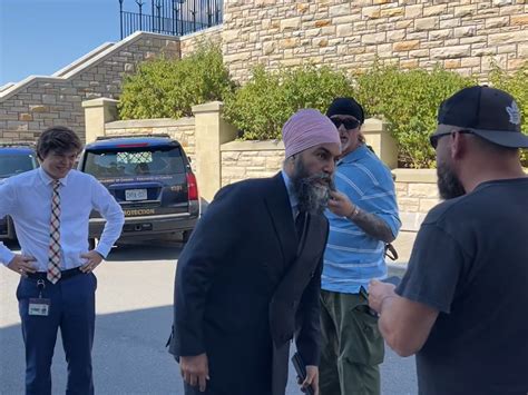 Jagmeet Singh confronts demonstrator after someone calls him a bastard | Brockville Recorder & Times