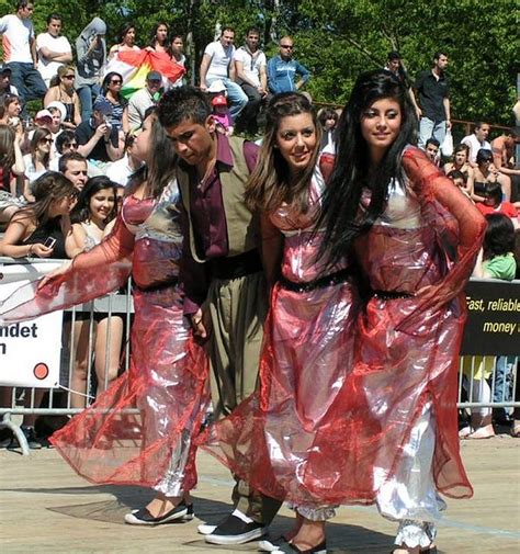 KecaEzidiKurd | Iranian women fashion, Iranian women, Traditional dance