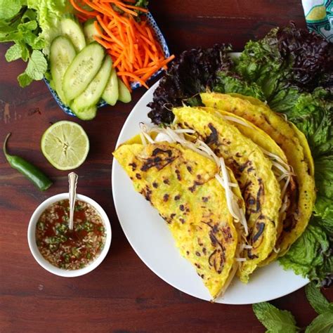 Banh Xeo - Crispy Vietnamese Crepes with Shrimp | Banh xeo, Vietnamese ...