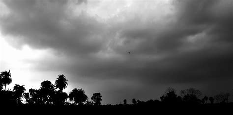 Rain Cloud! | The pre-monsoon dark rain cloud covers the hor… | Flickr