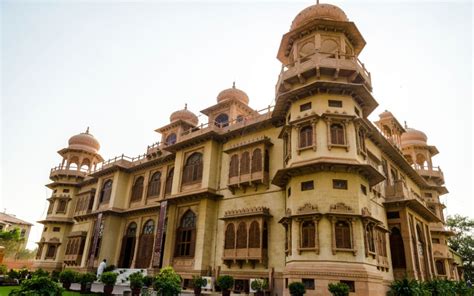 Famous Buildings In Pakistan