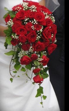 Red bouquet #teardrop - I like the ivy added to it Spray Roses Bouquet, Red Rose Bridal Bouquet ...