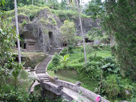 Fichier:Entrée du temple de Gunung Kawi.JPG - Wikipédia