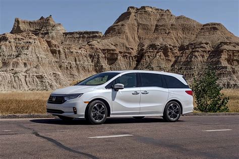 2021 Honda Odyssey Review: Don’t Fear the Road Trip | Cars.com