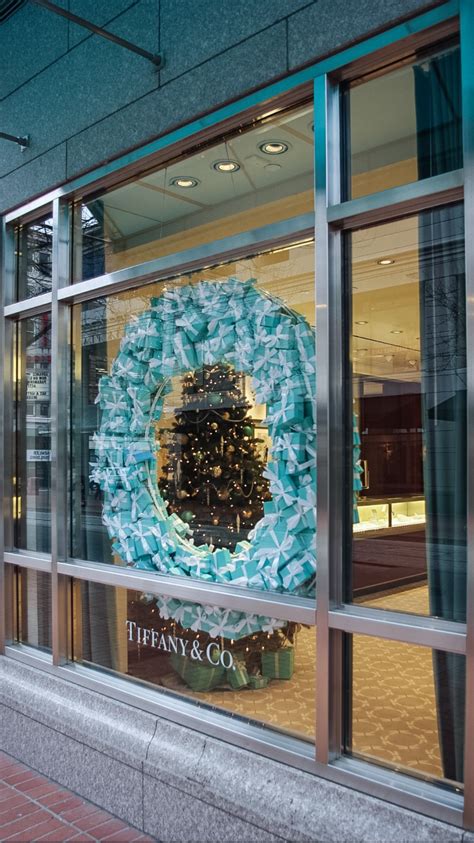 Blue Box Wreath | Tiffany & Co. | Tiffany & co., Selling jewelry, Blue box