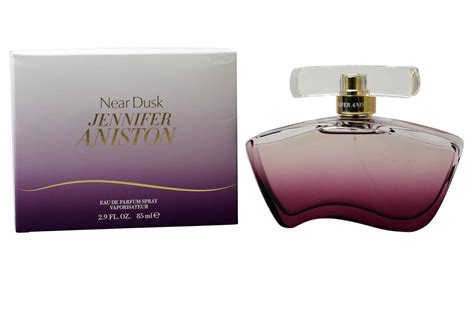 Jennifer Aniston Perfume Guide: Your Guide To Finding a Unique Signature Scent - Scent Chasers