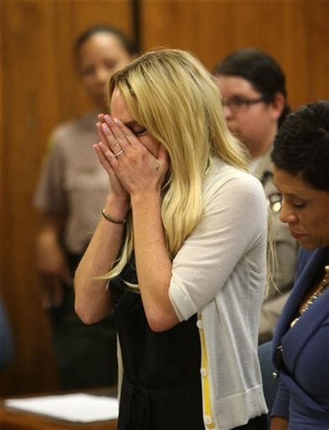 Judge sends Lindsay Lohan to jail for 90 days after probation violation ...