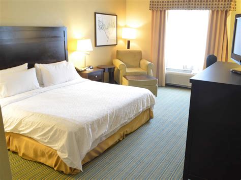 Affordable Hotel in Waterloo, Iowa | Holiday Inn Express Waterloo-Cedar Falls